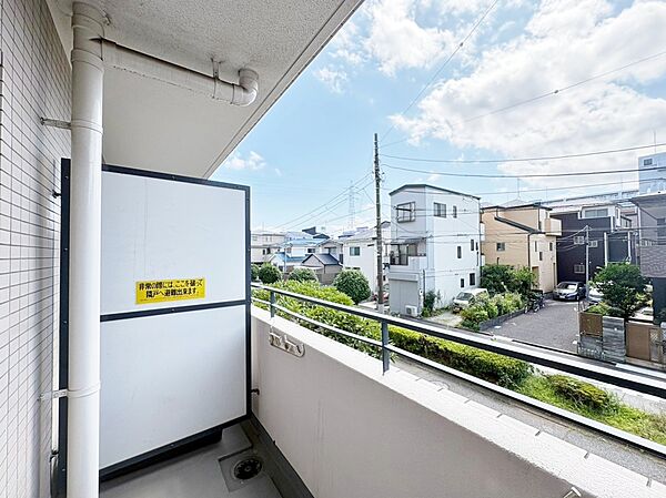 暮らしの中で、光と風を演出してくれるバルコニー。
