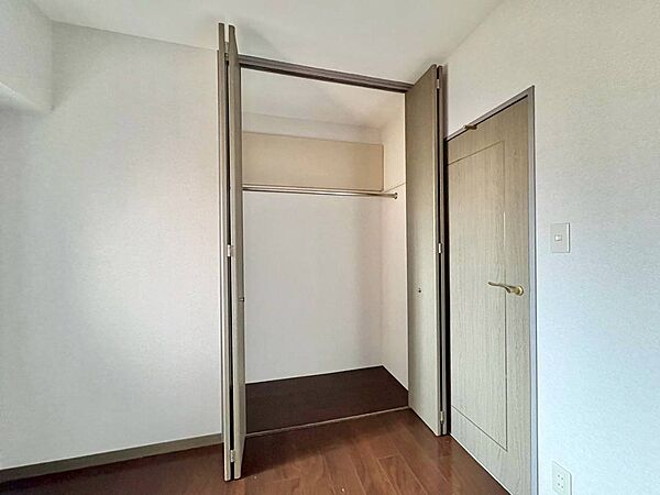 居室にはクローゼットがあり、荷物もスッキリ収納して快適にお過ごしいただけます。