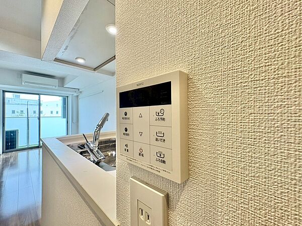 見やすい画面で操作しやすい給湯パネルです。