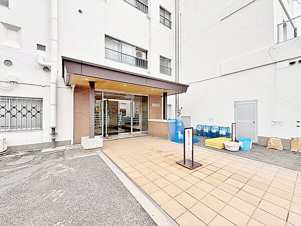 外と内をつなぐエントランスは、まさに顔となる場所。