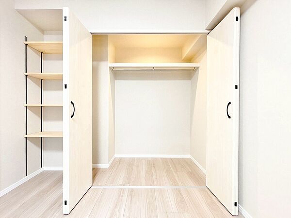 居室にはクローゼットがあり、荷物もスッキリ収納して快適にお過ごしいただけます。