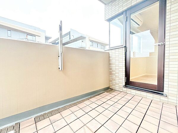 暮らしの中で、光と風を演出してくれるバルコニー。