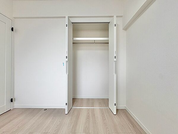 居室にはクローゼットがあり、荷物もスッキリ収納して快適にお過ごしいただけます。