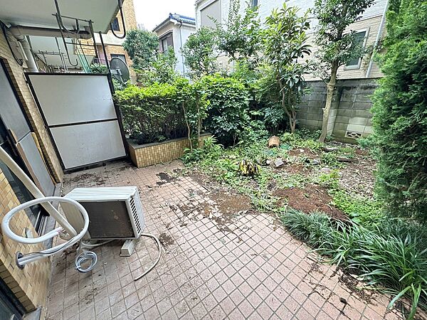 暮らしの中で、光と風を演出してくれるバルコニー。
