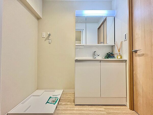 清潔感と心地よさを重視した、上質感漂うパウダールーム。