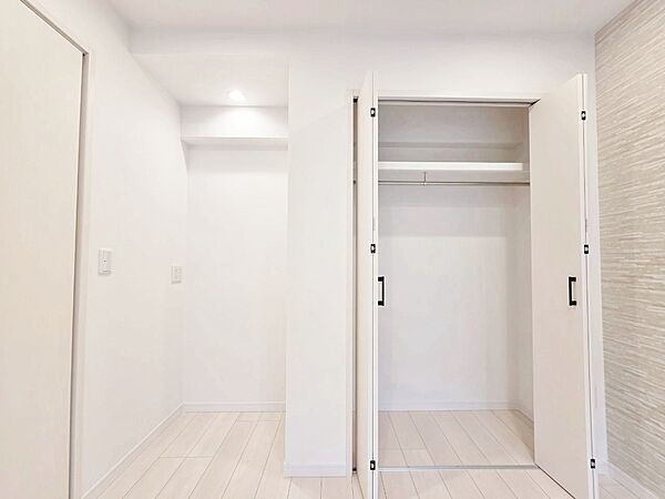 居室にはクローゼットがあり、荷物もスッキリ収納して快適にお過ごしいただけます。