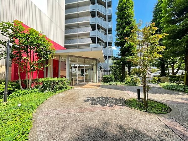 外と内をつなぐエントランスは、まさに顔となる場所。