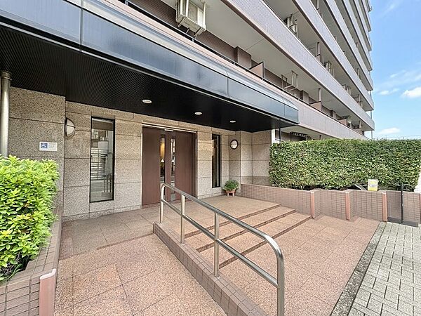 外と内をつなぐエントランスは、まさに顔となる場所。