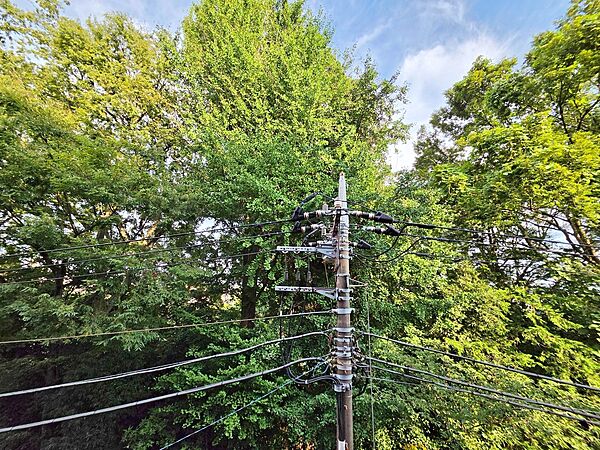 窓を開けると広がる青空。心をリフレッシュして日々を過ごしていきましょう。