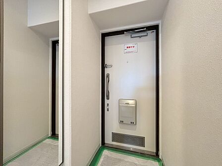 シューズボックスを完備した玄関です。