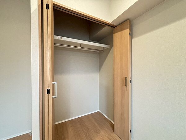 居室にはクローゼットがあり、荷物もスッキリ収納して快適にお過ごしいただけます。