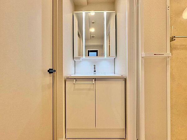 何かと物が増える場所だからこそ、スッキリと見映えの良い空間に。