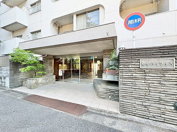 外と内をつなぐエントランスは、まさに顔となる場所。