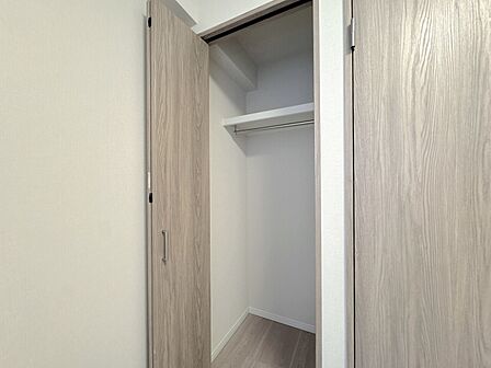居室にはクローゼットがあり、荷物もスッキリ収納して快適にお過ごしいただけます。