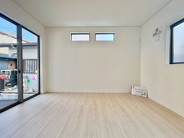 忙しく過ぎゆく日常を置き去るほど、ゆったりした時間が流れるリビング。
