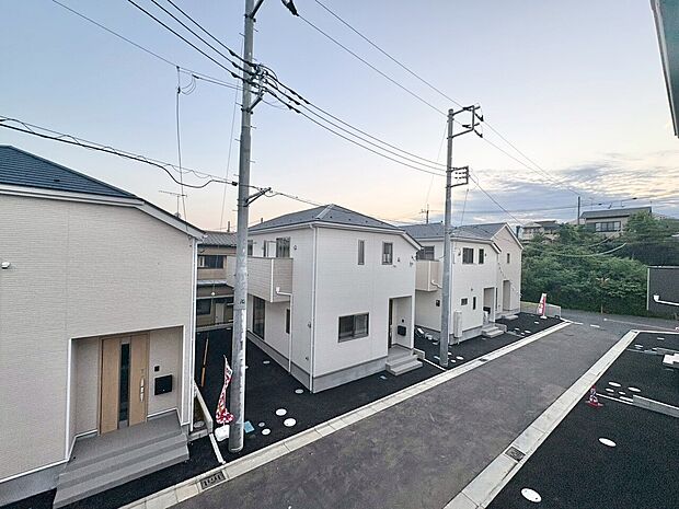 窓を開けると広がる青空。心をリフレッシュして日々を過ごしていきましょう。