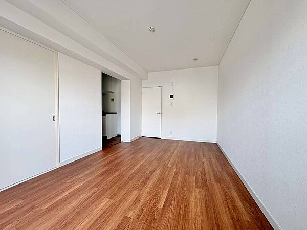 忙しく過ぎゆく日常を置き去るほど、ゆったりした時間が流れるリビング。
