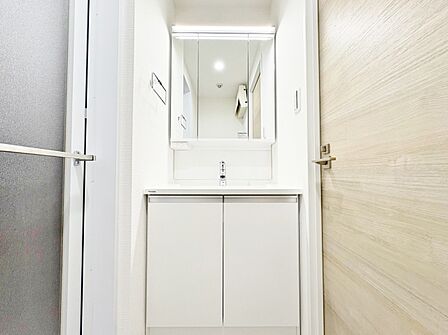 何かと物が増える場所だからこそ、スッキリと見映えの良い空間に。