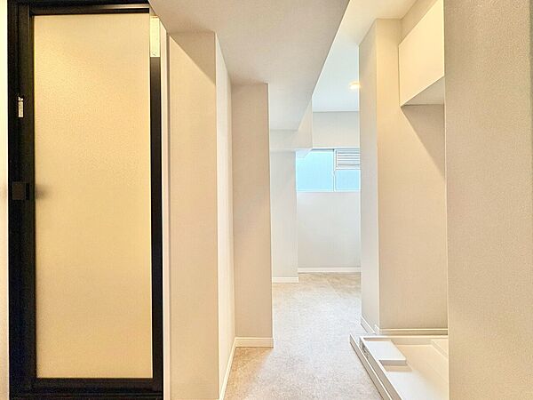 清潔感と心地よさを重視した、上質感漂うパウダールーム。