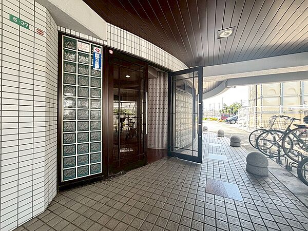 外と内をつなぐエントランスは、まさに顔となる場所。