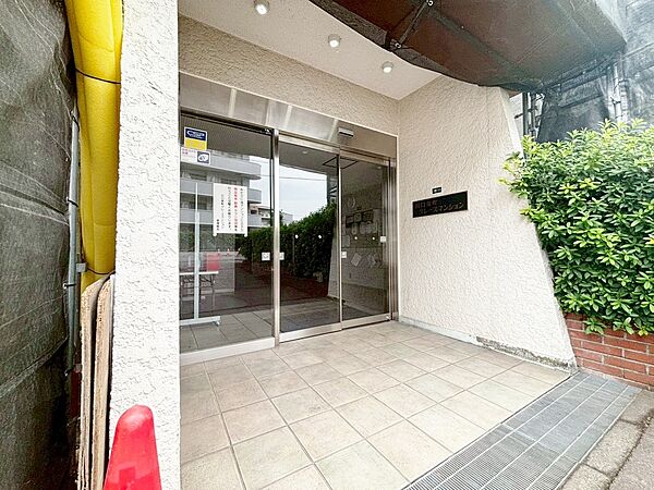 外と内をつなぐエントランスは、まさに顔となる場所。