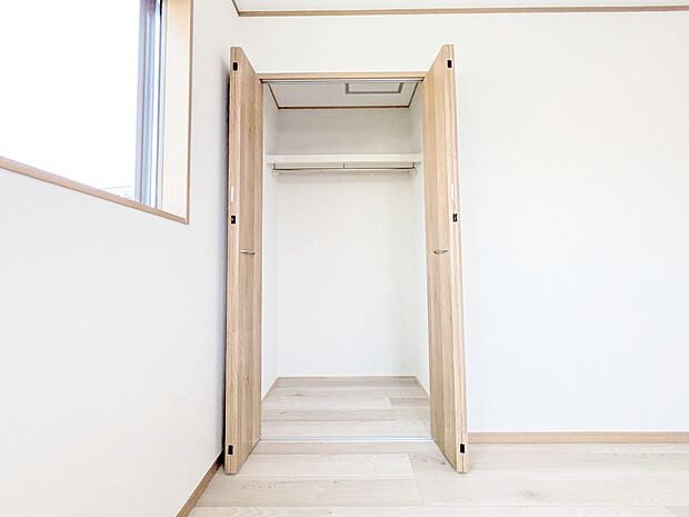 居室にはクローゼットがあり、荷物もスッキリ収納して快適にお過ごしいただけます。