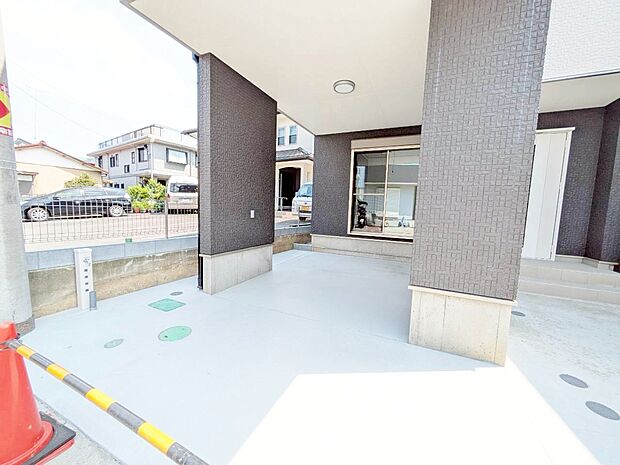 本物件の駐車スペースです。車種制限のある場合もございますので、お気軽にお問い合わせくださいませ。