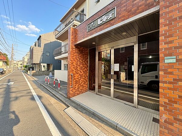 外と内をつなぐエントランスは、まさに顔となる場所。