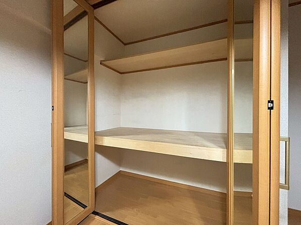 居室にはクローゼットがあり、荷物もスッキリ収納して快適にお過ごしいただけます。