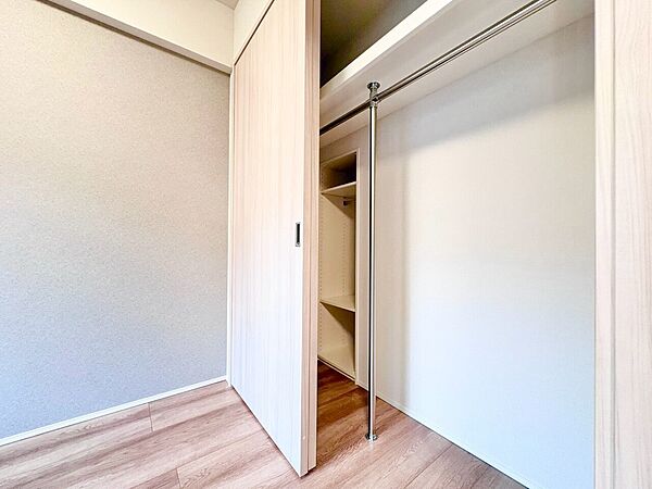 居室にはクローゼットがあり、荷物もスッキリ収納して快適にお過ごしいただけます。