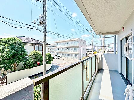 暮らしの中で、光と風を演出してくれるバルコニー。