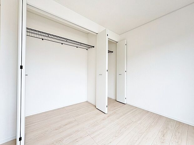 居室にはクローゼットがあり、荷物もスッキリ収納して快適にお過ごしいただけます。
