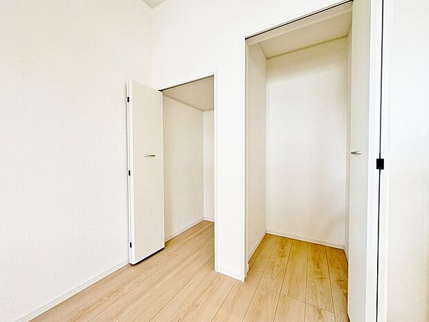 居室にはクローゼットがあり、荷物もスッキリ収納して快適にお過ごしいただけます。