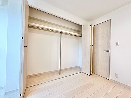 居室にはクローゼットがあり、荷物もスッキリ収納して快適にお過ごしいただけます。