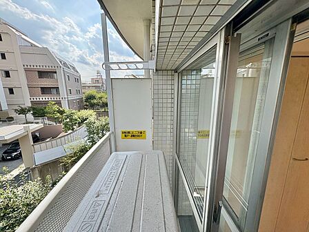 暮らしの中で、光と風を演出してくれるバルコニー。