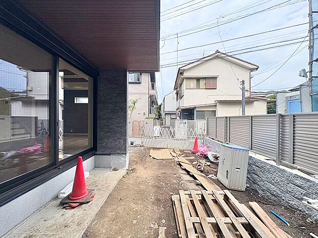 本物件の駐車スペースです。車種制限のある場合もございますので、お気軽にお問い合わせくださいませ。