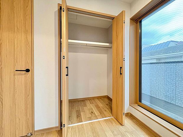 居室にはクローゼットがあり、荷物もスッキリ収納して快適にお過ごしいただけます。