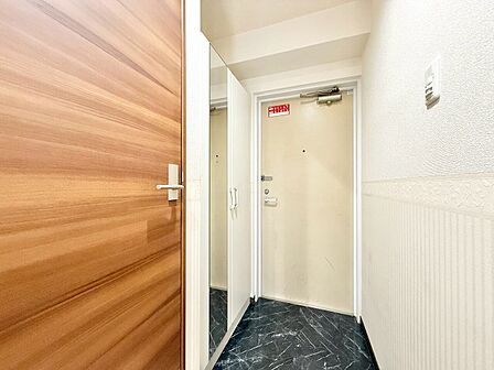 シューズボックスを完備した玄関です。
