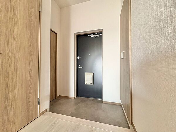 シューズボックスを完備した玄関です。