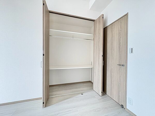 居室にはクローゼットがあり、荷物もスッキリ収納して快適にお過ごしいただけます。
