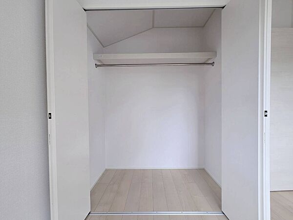 居室にはクローゼットがあり、荷物もスッキリ収納して快適にお過ごしいただけます。