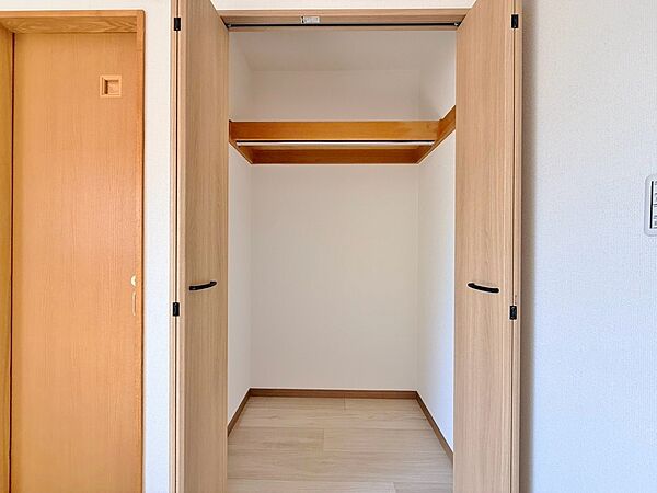 居室にはクローゼットがあり、荷物もスッキリ収納して快適にお過ごしいただけます。