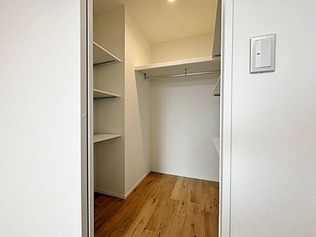 居室にはクローゼットがあり、荷物もスッキリ収納して快適にお過ごしいただけます。
