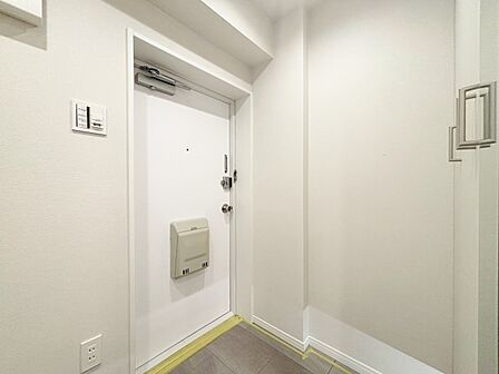 シューズボックスを完備した玄関です。