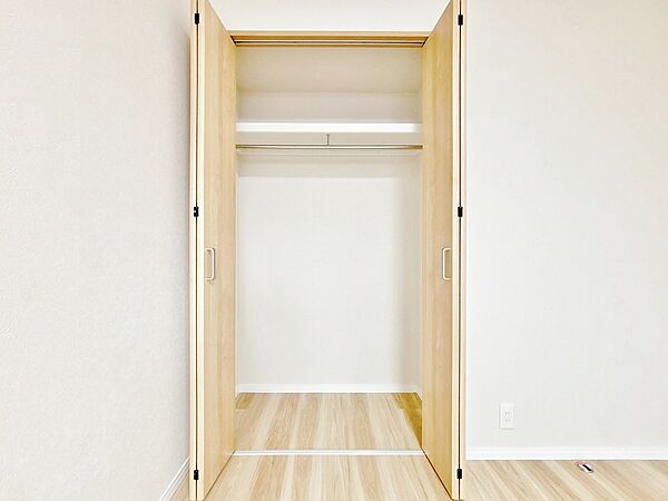 居室にはクローゼットがあり、荷物もスッキリ収納して快適にお過ごしいただけます。