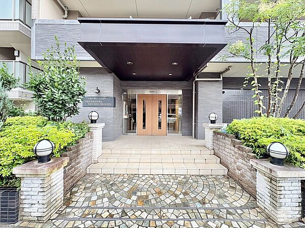 外と内をつなぐエントランスは、まさに顔となる場所。