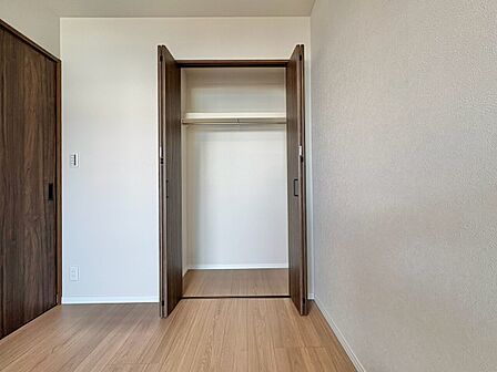 居室にはクローゼットがあり、荷物もスッキリ収納して快適にお過ごしいただけます。