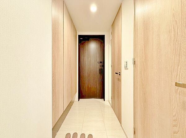 シューズボックスを完備した玄関です。