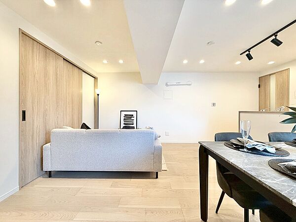 豊かな居住性と、安心感を満たすクオリティが見事に調和した住空間。