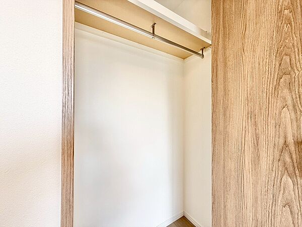 居室にはクローゼットがあり、荷物もスッキリ収納して快適にお過ごしいただけます。